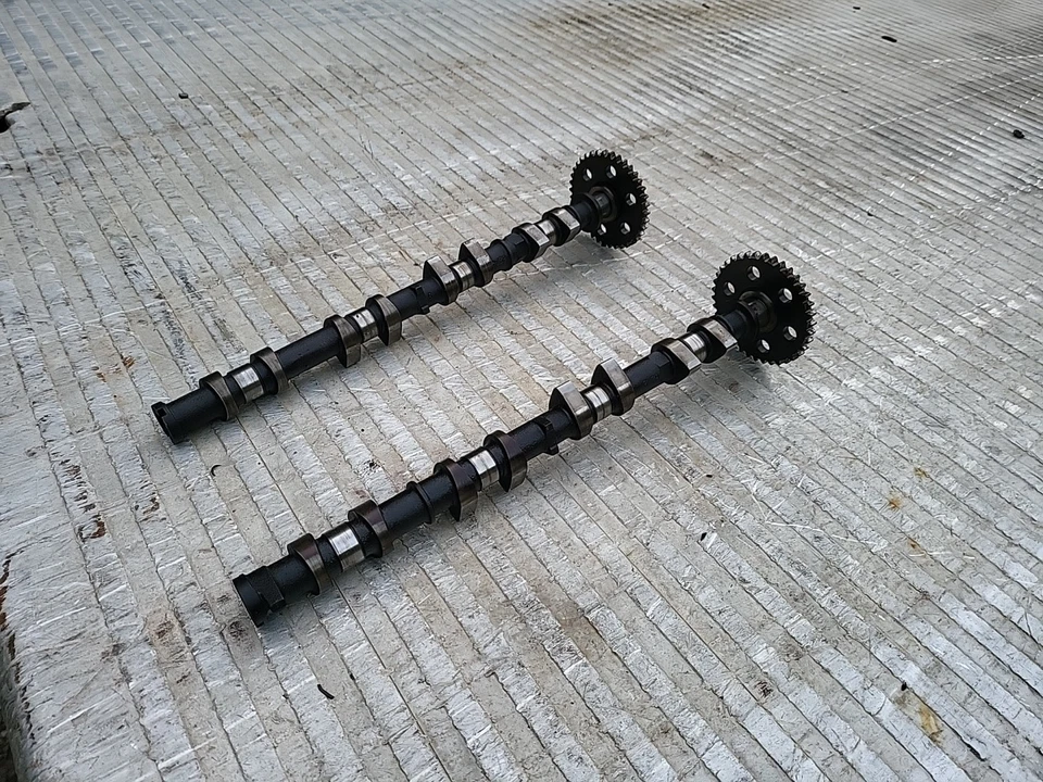 Par de árboles de levas Ford Ranger 2002 2,3 usados con engranajes Foto 1 de 4