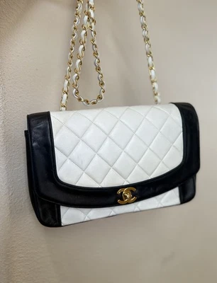 Chanel Diana Bicolor Vintage Negro Blanco Foto 1 de 4
