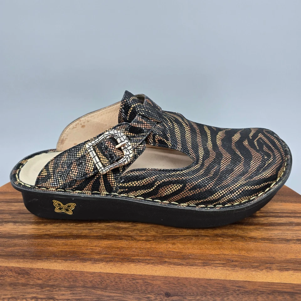 Zuecos de trabajo Alegria Shoes para mujer 10,5 negros de cuero con estampado animal antideslizantes Foto 1 de 4