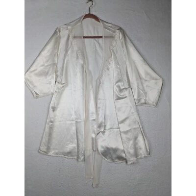 Bata Kimono Lucie Ann II Blanca Satinada con Ribete de Encaje Talla L Hecha en EE. UU. Foto 1 de 4