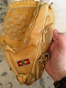 Easton EX1300 Left Handed Baseball Glove - Picture 1 of 3