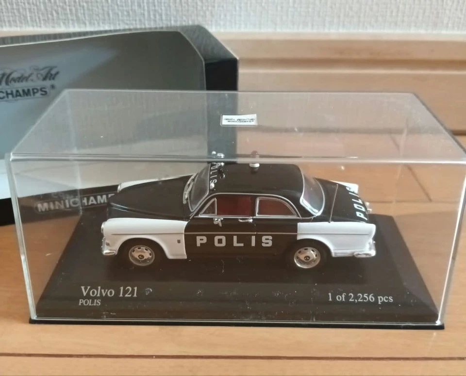 Minichamps 1/43 Volvo 121 POLIS Negro Blanco Edición Limitada Modelo de Coche - Imagen 1 de 4