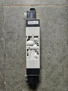 NEW NORGREN V53D711A-A2000 INLINE SOLENOID VALVE FREE FAST SHIPPING - Picture 1 of 9