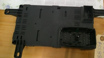 Hyundai Entourage 2007 unión trasera caja de fusibles bloque OEM caja 58 Foto 1 de 2