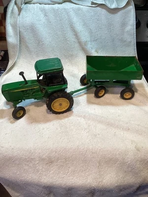 "Tractor y esparcidor grande de juguete John Deere ERTL vagón 20""" Foto 1 de 3