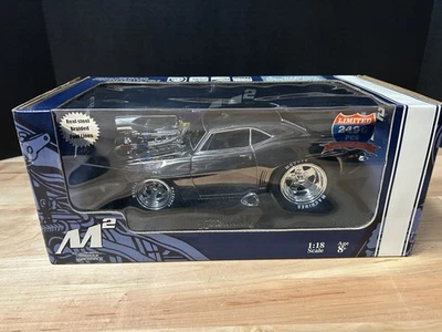 Chevy Camaro Z/28 1969 Muscle Machines M2 carrocería cromada (1 de 2496) versión Chase 1:18 Foto 1 de 4