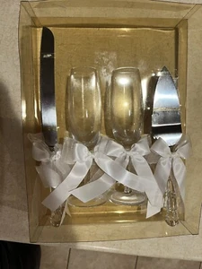 4-Piece Toasting Glasses and Cake Server Set - Modern Wedding Essentials - Picture 1 of 3