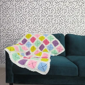 Handgefertigte Pastell Regenbogen Granny Square gehäkelte Babydecke 40,5"x46" - Bild 1 von 5