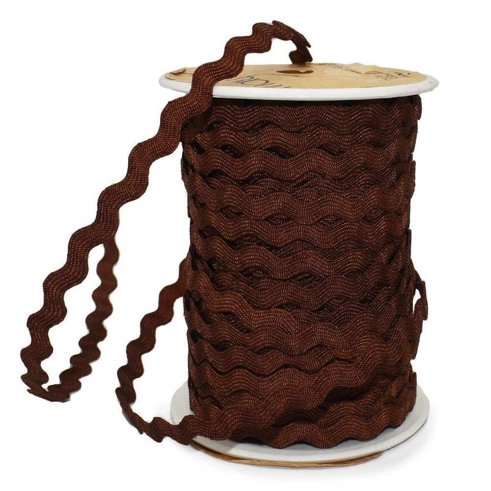 Fita Rich Rac 40 jardas Rich Earth marrom May Arts 1/4"W - Imagem 1 de 1