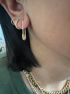 14K echt massiv Gold Sicherheitsnadel Ohrringe - kleine zierliche 23mm Sicherheitsnadel Ohrringe - Bild 1 von 5
