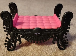 Monster High Freaky Fusion Catacomb bambola panca mobili poltrona rosa nero - Foto 1 di 5