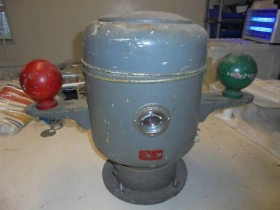 VINTAGE CHINESE COMPASS FOR A STEEL HULLED SHIP - Image 1 of 4