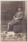 75560 Foto Ak Offizier mit Hund und 2er Ordensspange um 1915