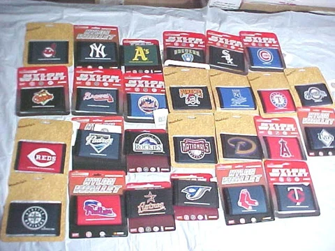MLB NYLON TRIFOLD WALLET..... NEW WITH TAG....NOT MANY TEAMS LEFT Cover