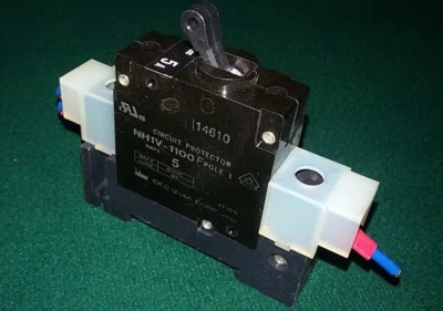 PROTECTOR CIRCUITO IDEC IZUMI NH1V-1100F 5A 65V DC, USADO Foto 1 de 2