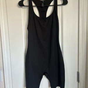 Skims Bodysuit Shapewear Razorback Top Through Mid Thigh - Size M - Imagen 1 de 7