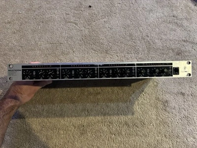 Procesador dinámico cuádruple interactivo de audio multicom Behringer MDX 2400 Foto 1 de 3