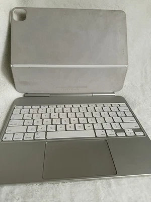 Apple iPad Magic Keyboard for 2024 Apple iPad Pro 13" (M4) White - Used - Image 1 of 3