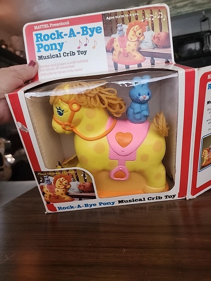 De colección 1981 Mattel Rock-a-Bye Pony Musical Cuna Riel Juguete Caballo Mecedor Conejito Foto 1 de 4