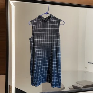 Paraphrase Kleid Gr. M grau weiß Baumwolle Polyester Elasthan  - Bild 1 von 3