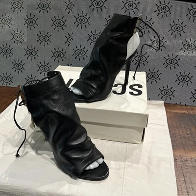 Tacones traseros con cordones Schutz talla 8 Foto 1 de 4