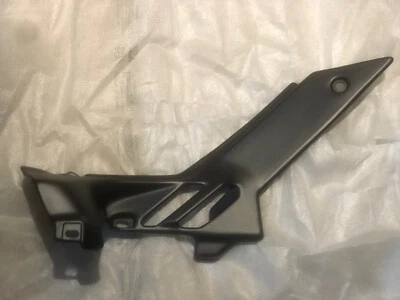 Aprilia ETV 1000 Caponord 2004-2007 nuevo de lote antiguo fabricante de equipos originales panel lateral derecho - gris AP8178984 Foto 1 de 4