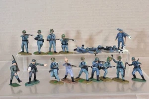 ARMIES in PLASTIC BRITAINS WWII GERMAN STORM TROOPER INFANTRY ATTACKING ol - Picture 1 of 18