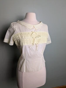 Vintage 1950s Cotton Pastel Yellow Collared Blouse Shirt Little Bows Lace Detail - Picture 1 of 8