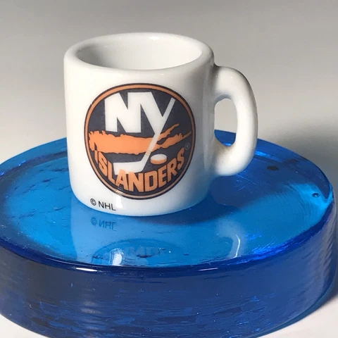 1 1/4” porcelain mug New York Islanders NHL hockey Cover