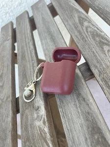 2nd Generation Airpods Case - Photo 1 sur 2