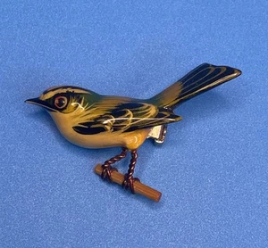 Takahashi handbemalte Holz Western Tanager Vogel Brosche Anstecknadel, Vintage - Bild 1 von 2