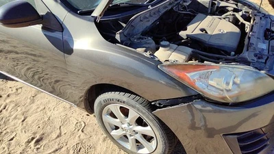 Guardabarros delantero derecho Mazda 2010 2011 2012 2013 3 pasajeros OEM 38R grafito mica Foto 1 de 4