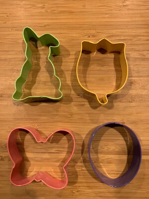 Juego de 4 Cortadores de Galletas Wilton Primavera Tulipán Mariposa Huevo Conejo Foto 1 de 2