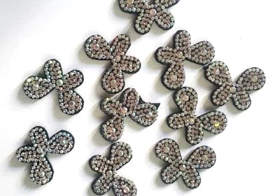 CraftbuddyUS 10 piezas 1,25 pulgadas AB transparente negro mariposa estrás gemas, sin adhesivo Foto 1 de 2