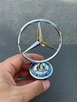 Mercedes Benz Silver Hood Ornament Star AMG,C,E,S -A 210 880 01 86 Foto 1 de 4