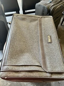 1980s Jordache Vintage Luggage Weekend Suitcase Brown Tweed 22x14x6 Strap Handle - Picture 1 of 2