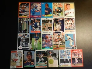 *MLB HOFers* LOT OF TWENTY-ONE (21) ALL DIFFERENT MLB CARDS - Bild 1 von 1