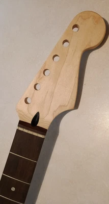 Mighty Mite STRATOCASTER Cuello TACÓN PROFUNDO 22 TRASTES GUARDABARROS Lic STRAT SEGUNDO DE FÁBRICA Foto 1 de 4