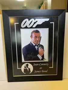 Foto a color firmada y enmarcada de 8x10 de Sean Connery como James Bond 007 con certificado de autenticidad - Imagen 1 de 5