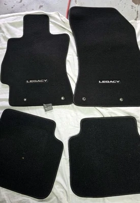 Juego de cuatro alfombrillas negras OEM 2015-2019 Subaru Outback or Legacy Foto 1 de 4