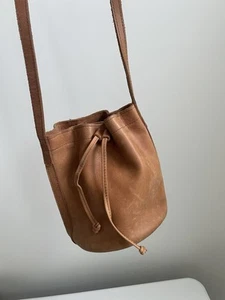 Able Bucket Umhängetasche Handtasche leicht hellbraun cognac Leder Kordelzug - Bild 1 von 20
