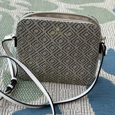 Nuevo Cartera Bandolera Liz Claiborne Bronceado Diseño Geométrico Foto 1 de 4