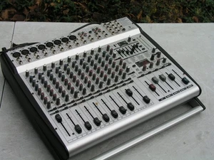 Behringer Europower PMX 3000 Powermixer Mischer Mischpult 12 Kanal - Verstärker - Bild 1 von 6