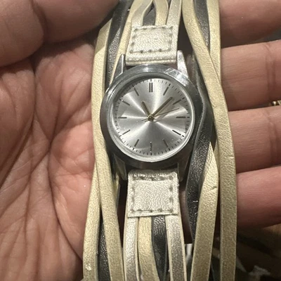 Working Ladies Fashion Quartz Watch 27mm Round Silver Cream Grey Wide Band - Image 1 of 4