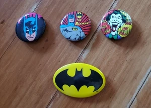 Batman 1990er Set 4 runde ovale Buttons Pins Joker Fledermaus Symbol bunt - Bild 1 von 8
