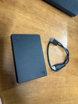 Seagate Backup Plus Slim 2TB Game Drive (Xbox/PS) 2N1AP5-500 SRD0NF1 With Cable - Image 1 of 2