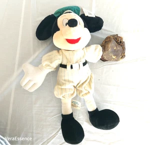 Muñeca de peluche de béisbol vintage de Mickey Mouse de Disney con sombrero y guante. - Imagen 1 de 14