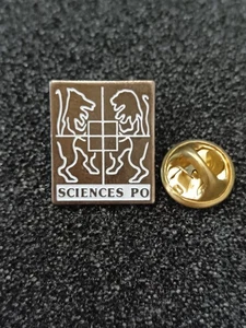 Pin's Pins Pin Enamel 59 HAUTE ÉCOLE UNIVERSITÉ LOGO "SCIENCES PO"  - Picture 1 of 9