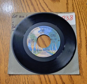 BELLAMY BROTHERS - LET YOUR LOVE FLOW / INSIDE OF MY GUITAR - 45 RPM - FAST SHIP - Picture 1 of 2