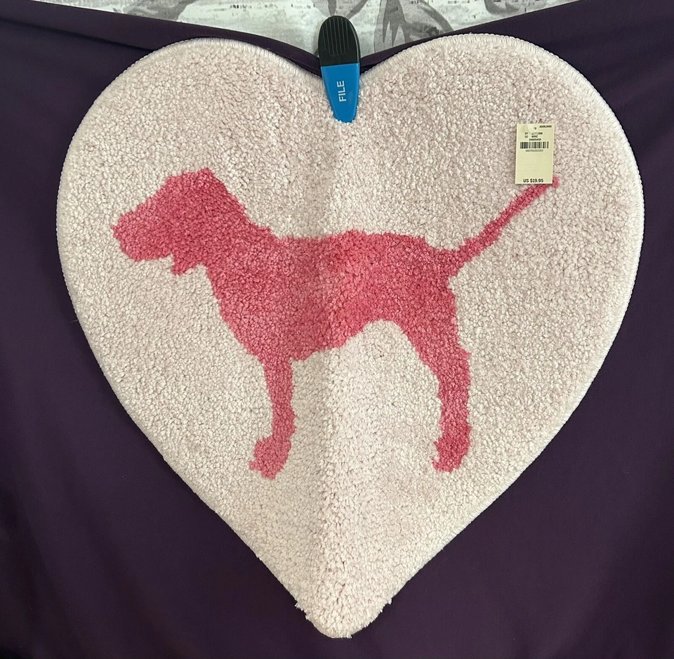 Alfombra de baño rosa en forma de corazón Victoria's Secret rosa para perros nueva con etiquetas Foto 1 de 1